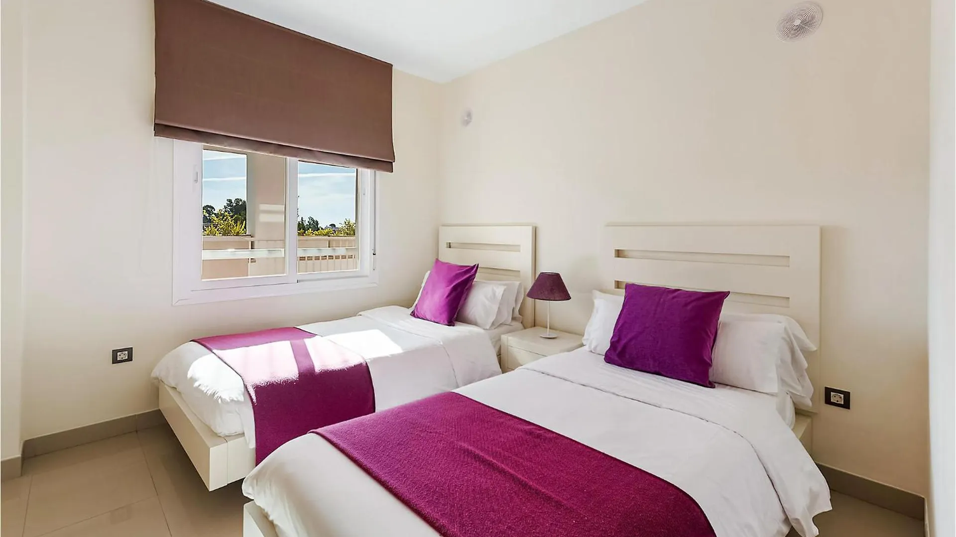 3 Bedroom Beautiful Apartment In Estepona 0*,