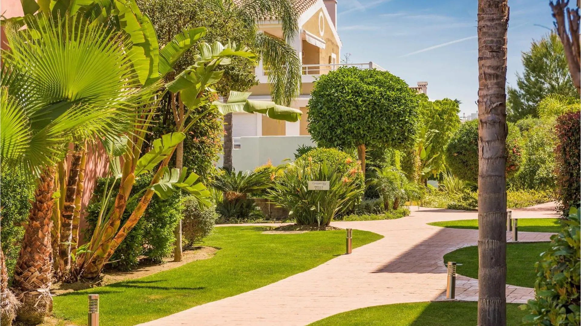 3 Bedroom Beautiful Apartment In Estepona Spagna